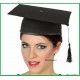 Cappello laurea laureato tocco nero dottore in feltro laureata